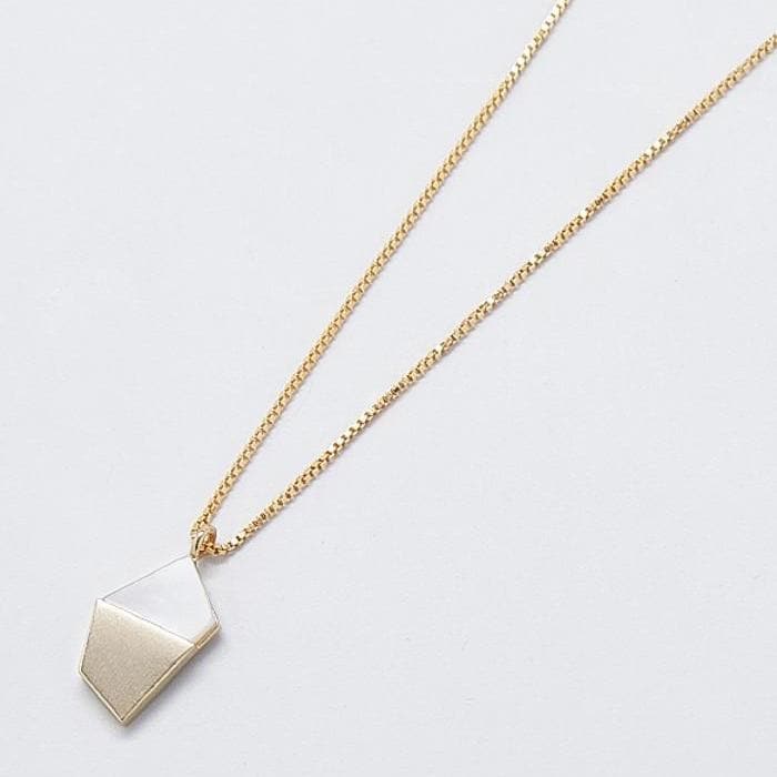 Gold Mother of Pearl Pendant Necklace